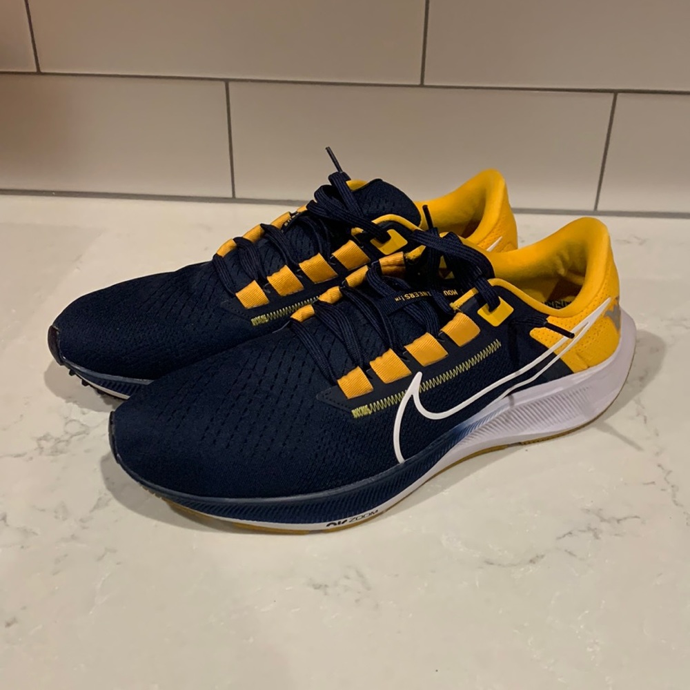 Nike Mens West Virginia Pegasus 39